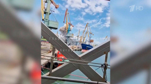 Украинские националисты ударили ракетами по порту Бердянска в Запорожской области