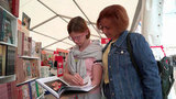 На фестивале «Красная площадь» сотни издательств предлагают посетителям свои книги