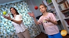 Зарядка для мозга: играем в мяч! Доброе утро. Фрагмент 