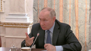 Встречу Владимира Путина с военкорами продолжают обсуждать в России и за рубежом