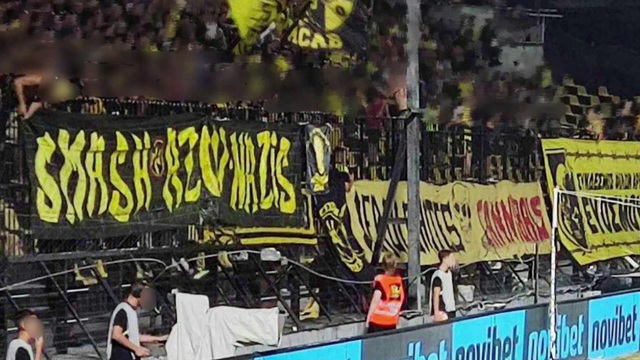 Болельщики греческого футбольного клуба развернули антиукраинские баннеры на матче с киевским «Динамо»