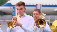 Духовой оркестр Владимира Обухова поздравляет авиаторов. Доброе утро. Суббота. Фрагмент