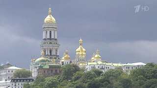 Раскольники заблокировали православным верующим вход в один из храмов Киево-Печерской лавры