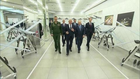 В День оружейника президент в Ижевске посетил завод по производству барражирующих боеприпасов «Ланцет»