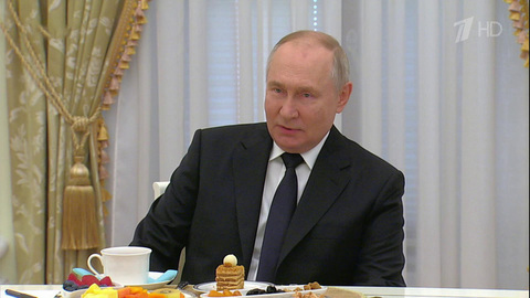 Владимир Путин в Кремле принял бойцов, которые отразили атаку превосходящих сил противника