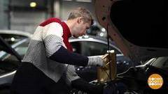 Меняем моторное масло самостоятельно. Доброе утро. Фрагмент 