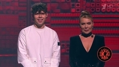 «У нас синхронно тряслись руки». Карина Кросс не сумела справиться с волнением на сцене. Перепой звезду! Фрагмент