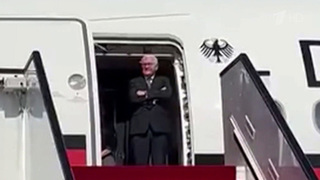 Президенту Германии пришлось стоять на жаре в ожидании встречи с руководством Катара