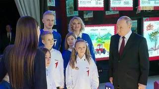 Для Владимира Путина провели экскурсию по выставке «Россия» на ВДНХ