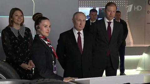 Владимир Путин посетил выставку-форум «Россия» на ВДНХ