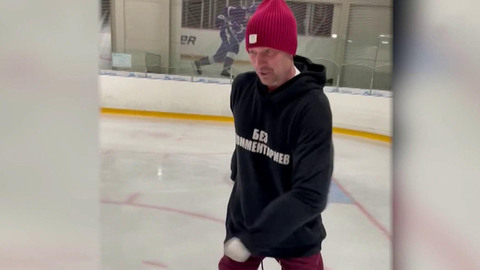 Роман Костомаров впервые после месяцев лечения и серии сложных операций снова на льду