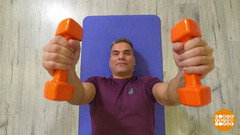 Зарядка с гантелями лежа. Доброе утро. Фрагмент 