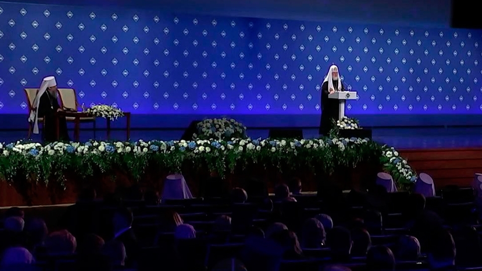 патриарх алексий 2 и кирилл. патриарх кирилл благословляет. патриарху дали. кирилл гундяев 2000. патриарх кирилл гундяев роскошь.