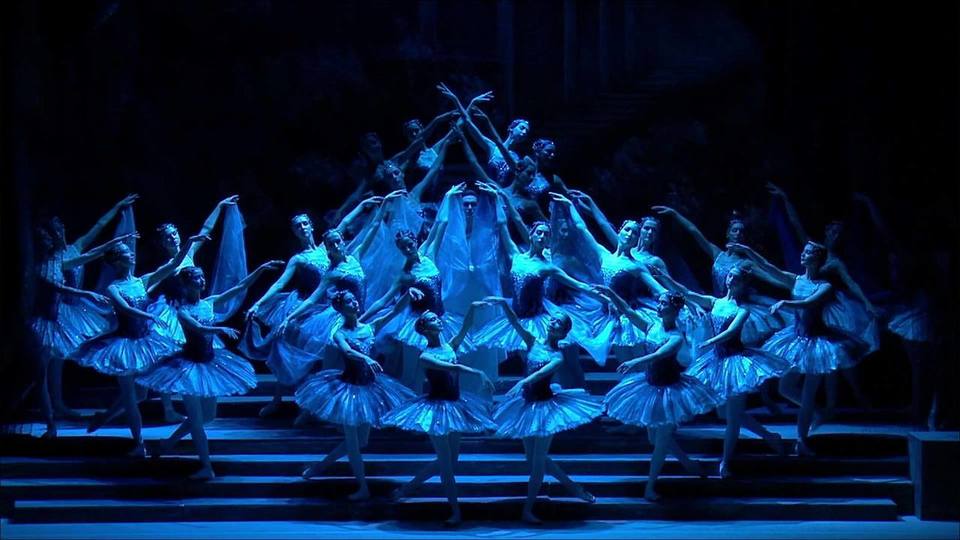 театр на экране. сцена опера ковент гарден. бове). большой театр в америке. большой театр кинотеатр.