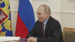 В Казани Владимир Путин встретился с Рустамом Миннихановым и Минтимером Шаймиевым