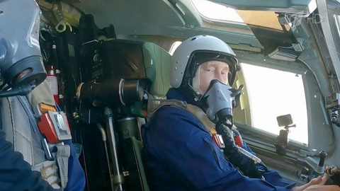 Владимир Путин совершил полет на стратегическом ракетоносце Ту-160М