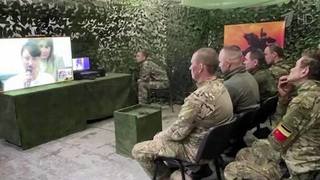 Военнослужащие в зоне СВО смогли пообщаться с родными по телемосту