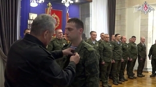 Сергей Шойгу наградил участников спецоперации орденами Мужества и медалями «За отвагу»