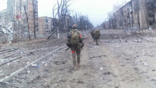 В Авдеевке российские бойцы обследуют городские кварталы