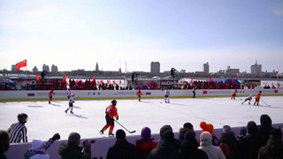В шестой раз проходит хоккейный матч на льду реки Амур между Россией и КНР