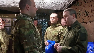 Начальник Генштаба ВС РФ Валерий Герасимов вручил награды отличившимся бойцам