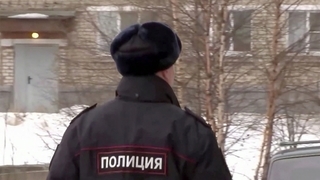 В Архангельской области полицейский спас людей, которые оказались в огненной ловушке