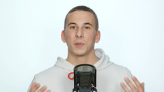 «Советую попробовать медузу в собственном соку». Одна минута своей стране. Выставка-форум «Россия»