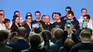 Владимир Путин пообщался с представителями своего избирательного штаба и волонтерами