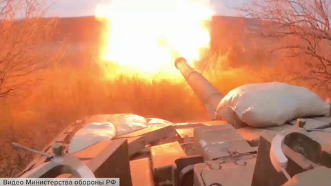 Российские танки Т-72 уничтожили украинскую артиллерию и минометы, стянутые к границам Белгородской области
