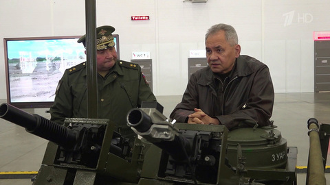 В подмосковном «Патриоте» Сергею Шойгу показали новейшие образцы оружия и техники