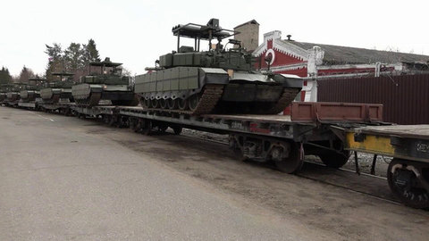 Министр обороны РФ Сергей Шойгу поручил нарастить темпы производства танков Т-80