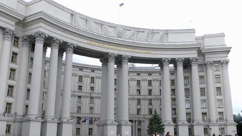 Украинские призывники не смогут пользоваться за границей консульскими услугами