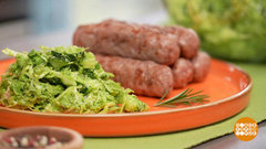 Купаты с зеленым салатом за 15 минут. Доброе утро. Фрагмент 