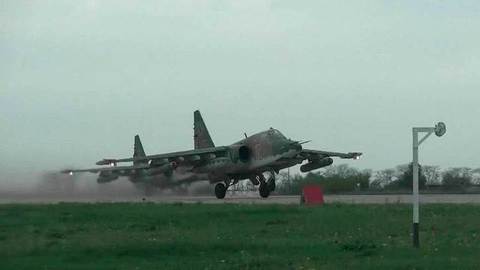 Штурмовики Су-25 уничтожили опорные пункты украинских боевиков
