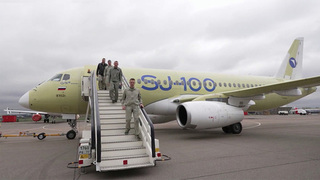 На аэродроме в Жуковском приземлился опытный образец российского Superjet-100