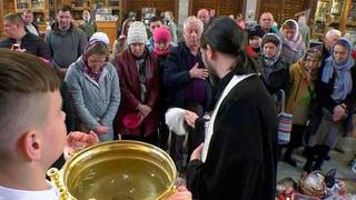 В Великую субботу в храмах освящают пасхальные угощения
