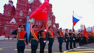 Главный военный парад начался на Красной площади