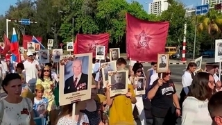 В Гаване несколько сотен человек провели шествие «Бессмертного полка»