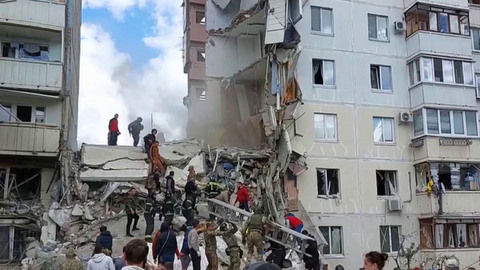 В Белгороде в результате атаки боевиков обрушился подъезд многоэтажного дома
