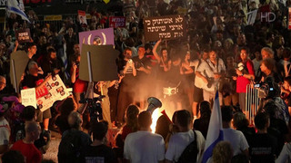 В Тель-Авиве тысячи людей вышли на митинг с требованием прекратить боевые действия с секторе Газа
