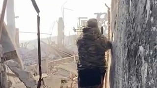 Российские штурмовики выдавливают украинских боевиков из катакомб в Белой горе