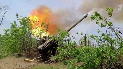 Опорные пункты боевиков в районе поселка Урожайное в ДНР ровняют с землей российские артиллеристы