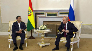 Владимир Путин в Константиновском дворце провел встречу с президентом Боливии