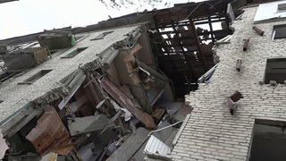 В результате украинского удара по Луганску ракетами ATACMS обрушился целый подъезд