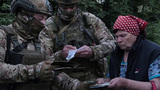 Бойцы из группировки войск «Центр» помогают жителям поселков на Авдеевском направлении