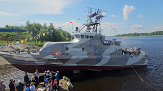 Новый катер для борьбы с диверсантами спущен на воду в Рыбинске Ярославской области