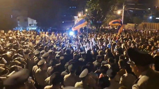 В Армении проходят массовые митинги с требованием отставки премьера Пашиняна