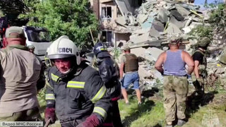 Украинские террористы днем прямой наводкой ударили по жилой многоэтажке в Шебекино