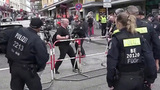 В Гамбурге мужчина с топором напал на полицейских