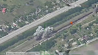 Минобороны РФ опубликовало видео удара комплекса «Искандер» по эшелону ВСУ в Запорожской области